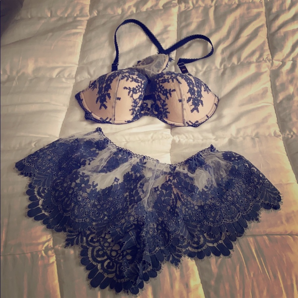 Victoria’s Secret Dream Angels lined Demi set